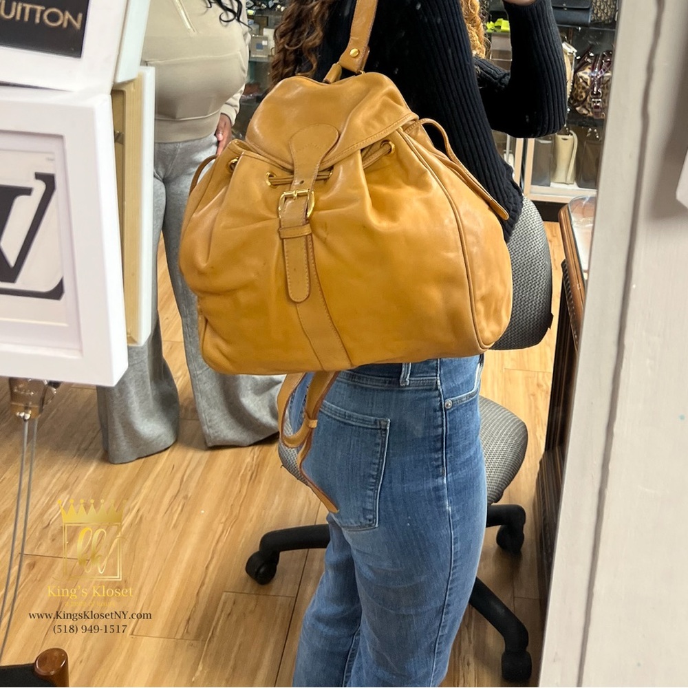 Gucci drawstring leather backpack - image 16